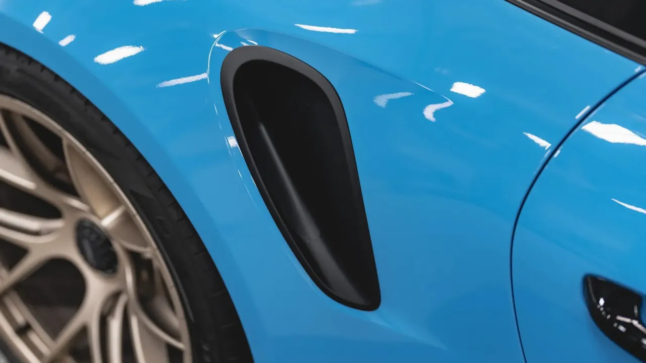 XPEL COLOR South Beach Blue renkli PPF ile kaplanmış Porsche 911 GT3 RS